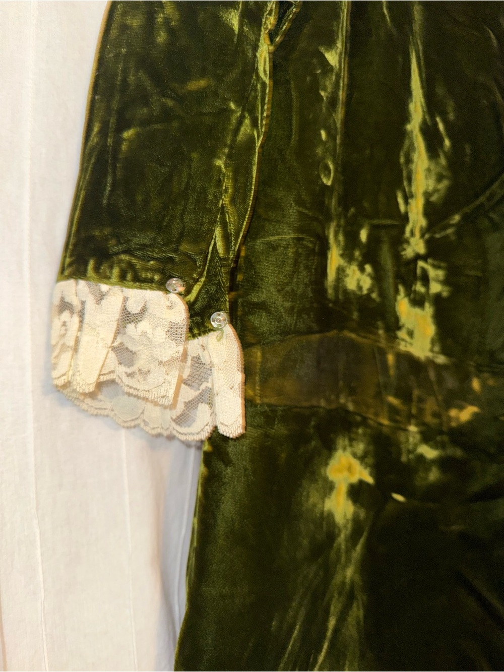 Vintage-Inspired Olive Green Velvet Long Sleeve Dress with Lace - Picture 2 of 6
